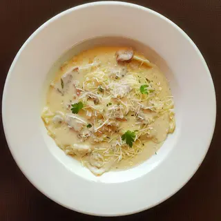 Ravioli de Queso y salsa Carbonara