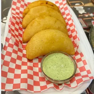 Mini empanaditas surtidas.
