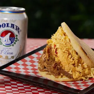 Arepa Mixta (Pollo Y Carne)