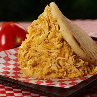 Arepa De Pollo Desmechado
