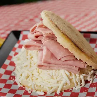 Arepa De Jamón Y Queso