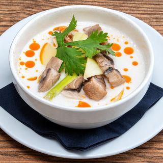 TOM KHA (ต้มข่า)