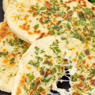 garlic chesse naan