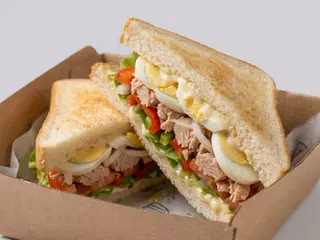 Sándwich Vegetal Con Atún