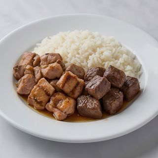 Plato De Pollo Y Ternera Con Arroz