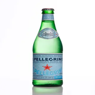 Agua con gas San Pellegrino
