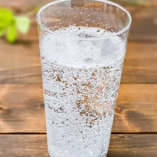 AGUA CON GAS