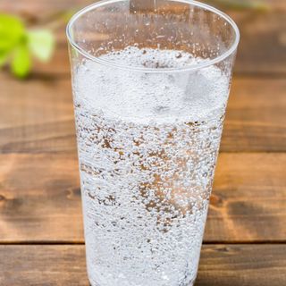AGUA CON GAS