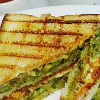 Sandwich Aloo Bombay
