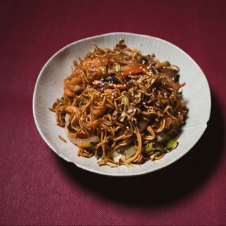 16. Yakisoba Con Gamba
