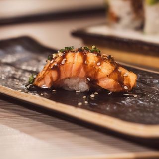 33. Nigiri Salmon Flameado