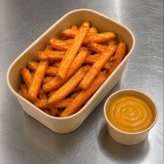 Batatas Con Salsa Especial De La Casa