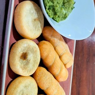 Combo de tequeños y mini arepas