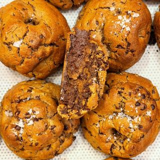 Cookie TRADICIONAL CON GOTAS DE CALLEBAUT Y SAL EN ESCAMAS