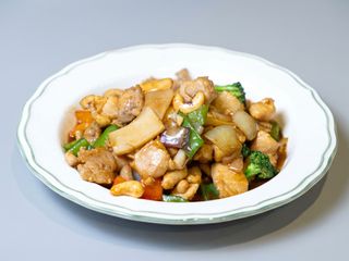 Chicken salteado con anacardos