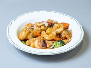 Gambas con anacardos salteadas