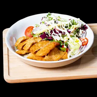 Ensalada de pollo frito