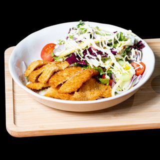 Ensalada de pollo frito