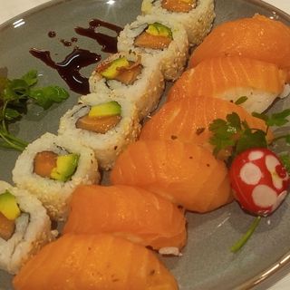 N55 sushi salmón y maki