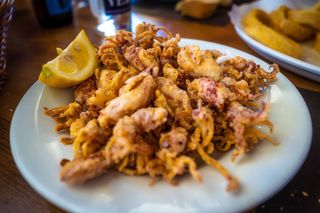 Pescado Frito Con Puntillas (¼ Kg.)