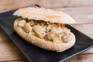 Bocadillo De Pollo Relleno