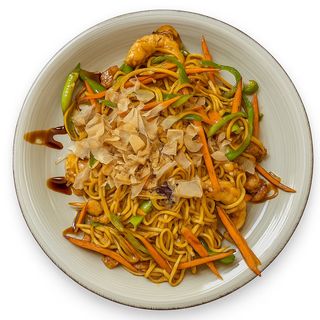 Yakisoba pollo o langostinos