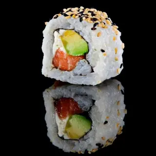 Uramaki slmon con queso
