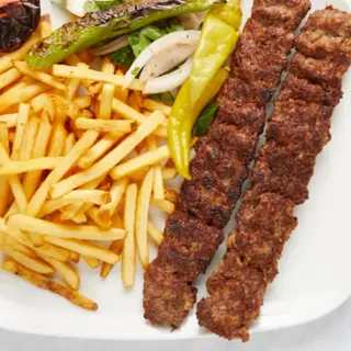 Brochetas de Ternera + Patatas + Bebida