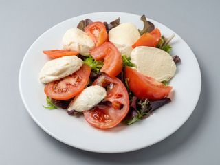 Ensalada De Tomate Y Queso