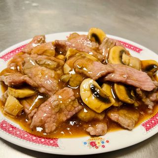 Ternera con champiñones