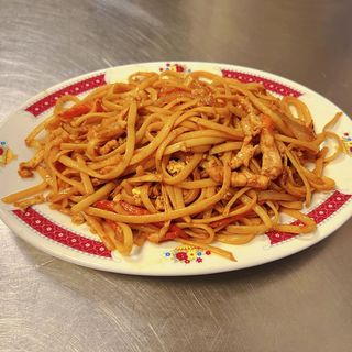 Tallarines con pollo