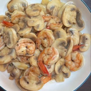 63 Gambas con champinones