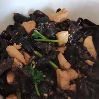 73 Pollo salteado con orejas de judas