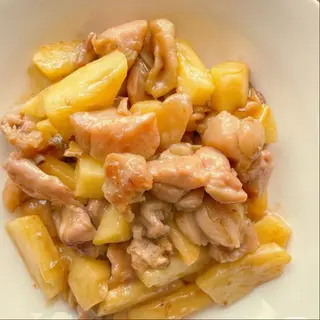 70 Pollo con piña