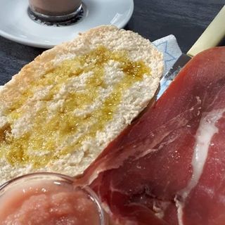 Mollete Viena jamón aceite y tomate