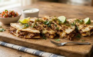 Quesadilla De Carne De Cerdo Deshilachado (4 Uds.)