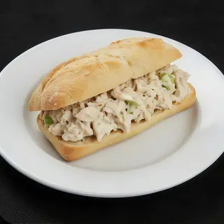 Bocadillo De Ensalada De Pollo