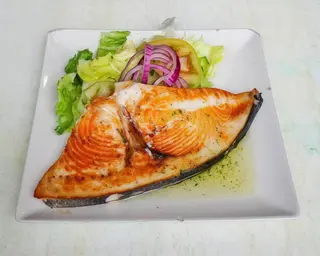 Tapa De Lomo Salmón Salsa Holandesa