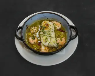 Tapa De Lomo De Merluza Con Gambas Al Ajillo