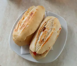 Montadito De Melva Con Pimiento Morrón
