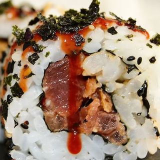 uramaki de atun picante