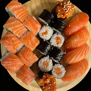 COMBO SALMON MAKI