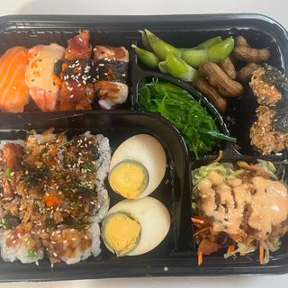 bento de sushi（ una bebida a elegir)
