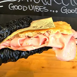 Focaccia con mortadella 10