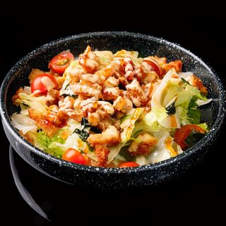 209 Ensalada Deluxe con pollo