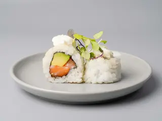 19 Uramaki Salmón Philadelphia 8UDS