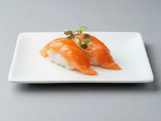 63 Nigiri Salmón 2UDS