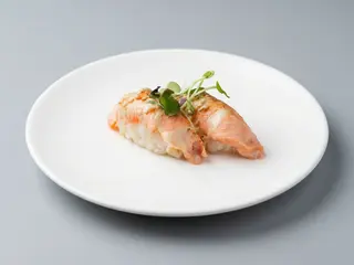 70 Nigiri Salmón Flameado 2UDS