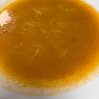 Sopa de pescado con fideos