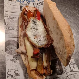 Bocadillo De Lomo Con Queso